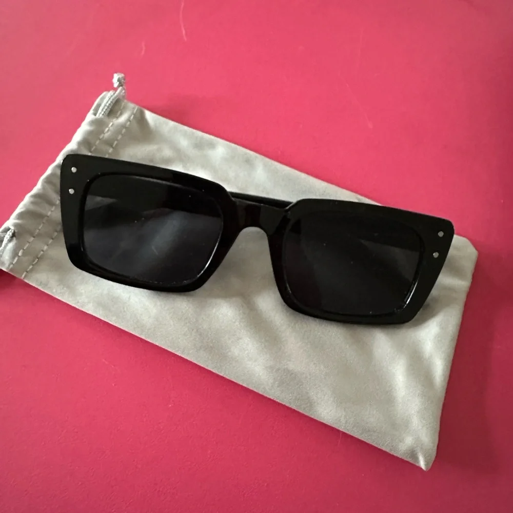 Stylish Black‎ Square Sunglasses